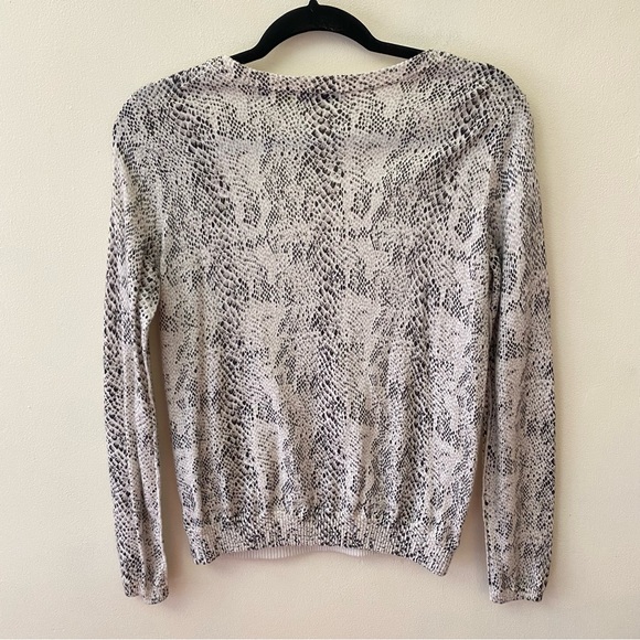 ATM cashmere blend snakeskin print V neck sweater size small - Picture 11 of 11